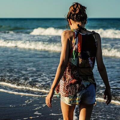 Dormir en sofás incómodos o pagar hoteles que no te puedes permitir 